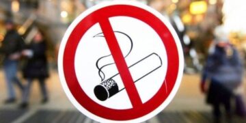 Удар по курцях: забороняється куріння пристроїв для нагрівання тютюну у громадських місцях разом із звичайними, електронними сигаретами та кальянами