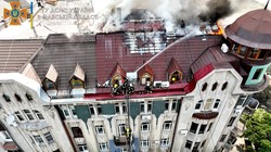 В центрі Одеси палає будинок (ФОТО, ВІДЕО)