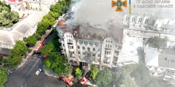 В центрі Одеси палає будинок (ФОТО, ВІДЕО) | Надзвичайні події в Одесі