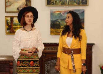 В День Державности Украины в Измаильской картинной галерее прошло открытие выставки донецкой художницы Лилии Дорошенко —