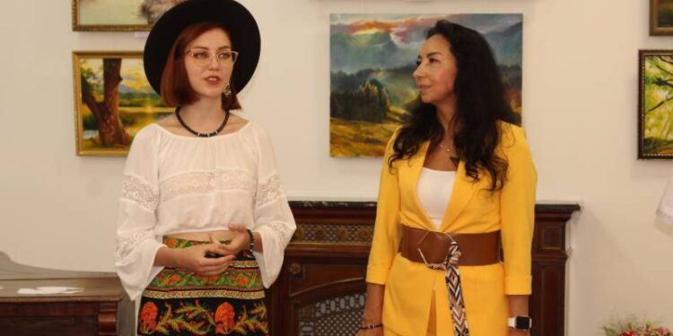 В День Державности Украины в Измаильской картинной галерее прошло открытие выставки донецкой художницы Лилии Дорошенко —