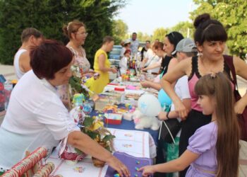 В Измаиле на набережной Дуная «Ведуньи» и их друзья устроили благотворительную ярмарку с концертом и выставкой —  (ФОТО)