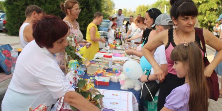 В Измаиле на набережной Дуная «Ведуньи» и их друзья устроили благотворительную ярмарку с концертом и выставкой —  (ФОТО)