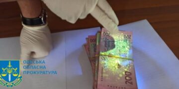 В Одессе задержали двух чиновников «Укрзалізниці» при получении взятки в 200 тысяч гривен