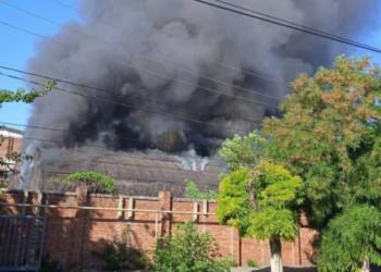 В российском порту, откуда планировали поставлять боеприпасы в Мариуполь, горит нефтехранилище