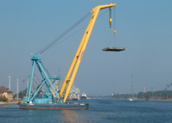 В устье Дуная подорвался плавкран