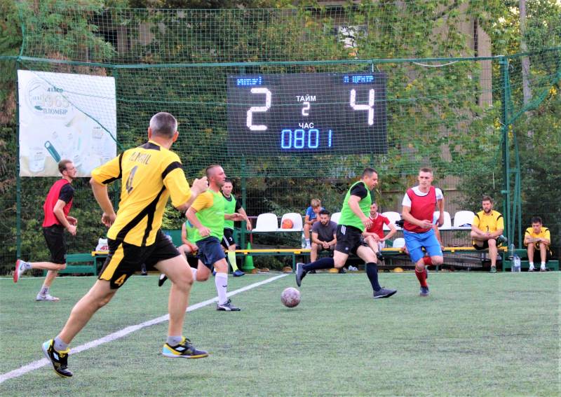 Волонтёрский матч и донаты на благотворительность: в Измаиле играли в футбол команды двух самых известных общественных организаций - Город 24 (ФОТО)