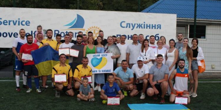 Волонтёрский матч и донаты на благотворительность: в Измаиле играли в футбол команды двух самых известных общественных организаций — (ФОТО)