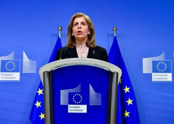 Готовьтесь к всплеску коронавируса летом — еврокомиссар по здравоохранению