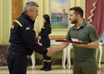 Зеленський нагородив лауреатів всеукраїнської акції «Герой-рятувальник року»