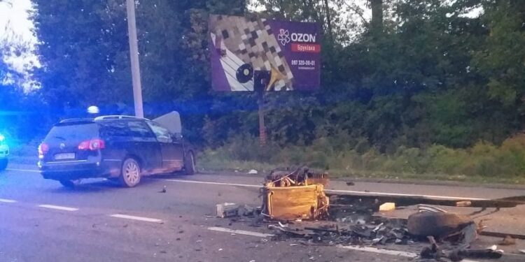 На Львівщині внаслідок зіткнення легковика та кросовера є загиблі та поранені. ФОТО | Кримінальні новини