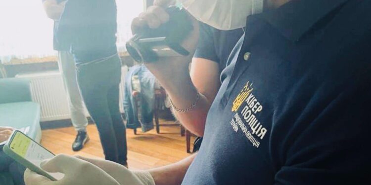 В Івано-Франківську викрито чергову інтернет-шахрайку, яка торгувала неіснуючим товаром. ФОТО | Кримінальні новини