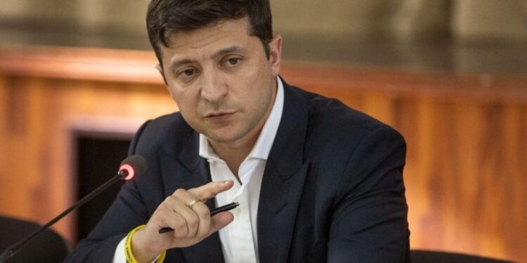 Зеленський спростить отримання дозволу для відвідування Криму