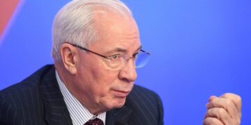 Екс-глава уряду розповів, як Порошенко може виграти другий тур виборів