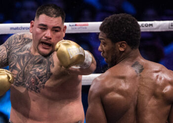 «Я толстый, но меня нужно опасаться». Боксёр из США наказал Джошуа за самонадеянность