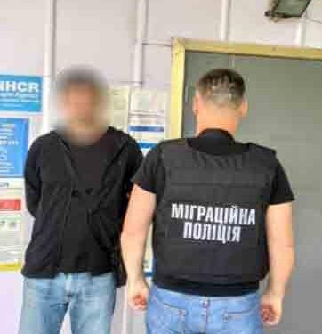 Поліція Вінниччини домоглася видворення з України кримінального авторитета-іноземця | Кримінальні новини