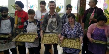 На Червоноградщині діти з інвалідністю готують медове печиво для військових – Новини Львова та області