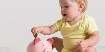 Допомогу при народженні дитини отримають не всі: кому буде відмовлено у виплатах