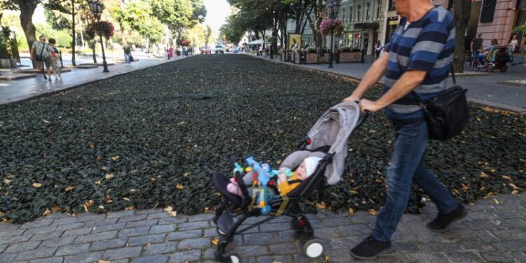 Частину Дерибасівської вулиці накрили камуфляжною сіткою