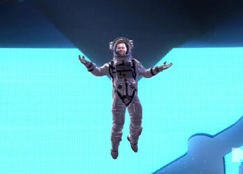 Депп в скафандре, необъятная Лиззо в пакете, почти голая Свифт: самые трешовые образы VMA MTV |