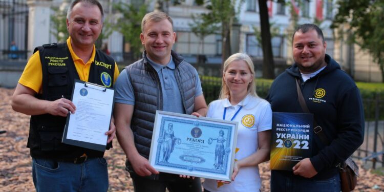 На Львівщині встановили національний рекорд України з плетіння маскувальної сітки – Новини Львова та області