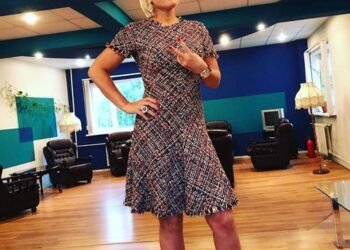 «Идеальная фигура 2022 года!»: Наталья Рагозина обнажилась на пляже перед родами |