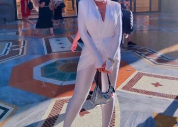 Ирина Пинчук и Гоар Аветисян блистают в одинаковом наряде за 35 тысяч: кто из брюнеток краше? | STARHIT