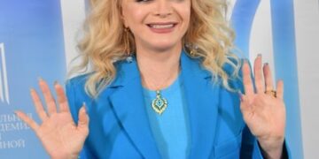Как подобрать одежду по цветотипу, чтобы выглядеть моложе |