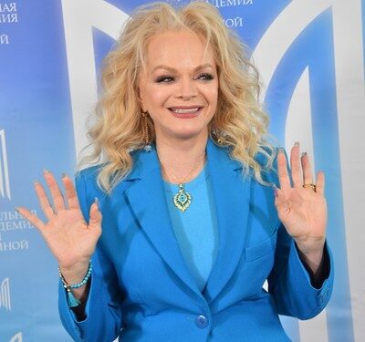 Как подобрать одежду по цветотипу, чтобы выглядеть моложе |