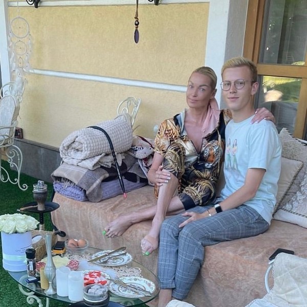 Ходили слухи, что у балерины роман с 21-летним блогер, но оказалось, что они лишь дружат и сотрудничают по соцсетям
