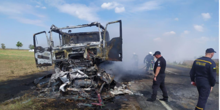 На трассе в Одесской области столкнулись легковушка и фура: погиб отец и его двухлетний сын