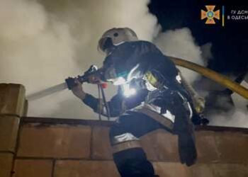 Неподалік Одеси загорівся двоповерховий житловий будинок | Надзвичайні події Одесса та область