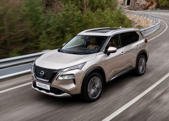 Новый Nissan X-Trail наконец-то приехал в Европу: только «турботройка» — АВТО НОВОСТИ