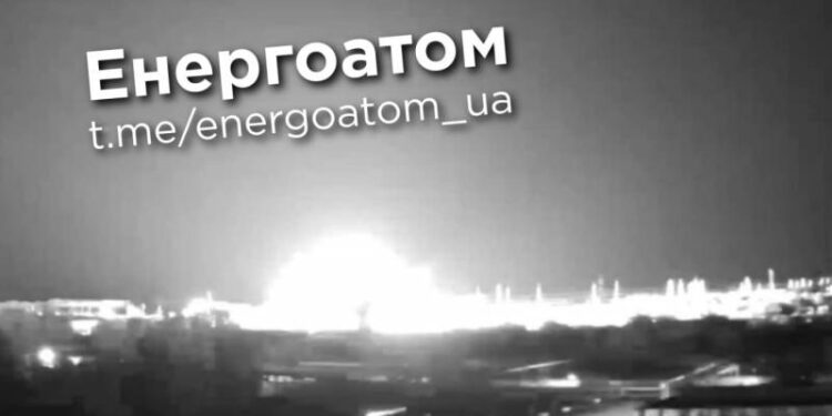 Окупанти обстріляли територію Південноукраїнської АЕС: ракета впала за 300 метрів від ядерних реакторів
