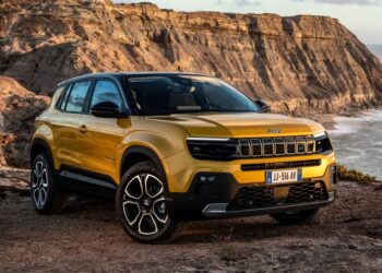 Представлен новый кроссовер Jeep Avenger для Европы: родня Opel и Peugeot, дешевле Renegade — АВТО НОВОСТИ