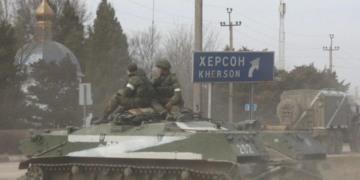 Росіяни оточують територію на Херсонщині з БТР і танками: шукають партизан