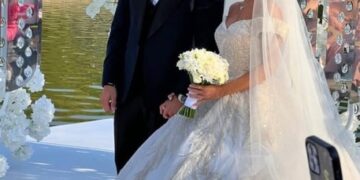 Словно Золушка! Три свадебных наряда для Зепюр Брутян сшили вручную за несколько ночей |