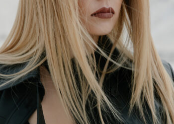 Тіна Кароль у футуристичних образах у відео на трек «Вільні. Нескорені» |