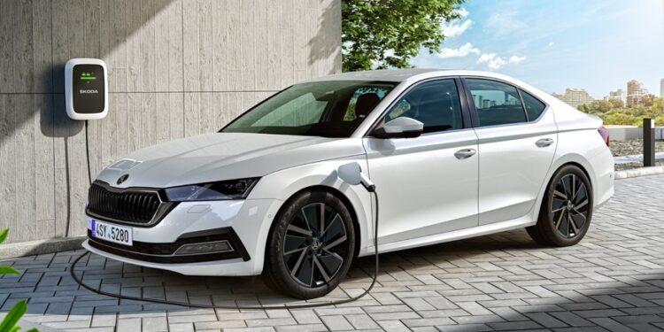 У Skoda Octavia может появиться электрическая версия, но варианты с ДВС останутся в строю — АВТО НОВОСТИ