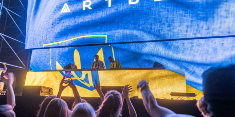 Український електронний дует ARTBAT зібрав 1 мільйон гривень на підтримку України |