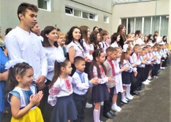 В Измаиле прошёл День знаний: быстро, торжественно, красиво —