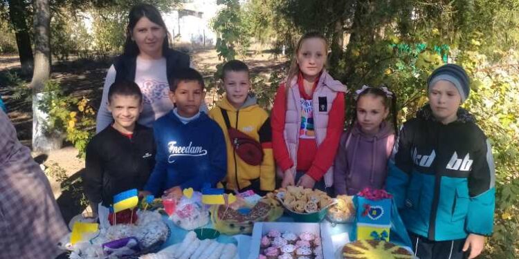 15 780 грн: Прямобалківські освітяни зібрали кошти на придбання буржуйок захисникам