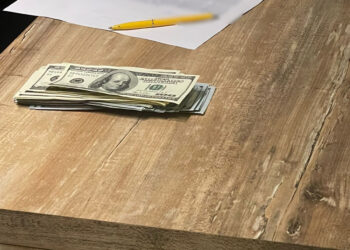 У Києві затримано службовця СБУ, який за 150 тис доларів обіцяв вирішити проблеми бізнесмена. ФОТО | Кримінальні новини