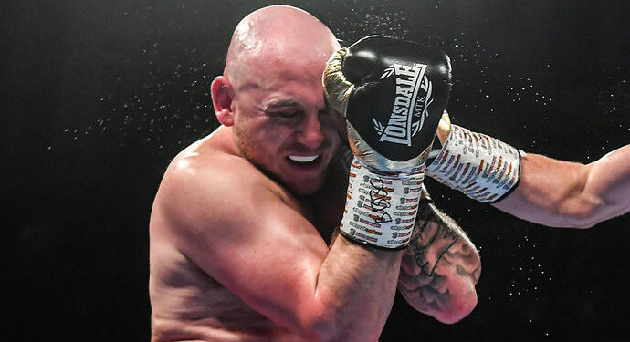 Лифтёр, проигравший 150 боев, одержал сенсационную победу. Лучше бы он этого не делал!