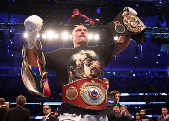 Усик выиграл главную награду года. Ради этого украинцу пришлось идти в суд