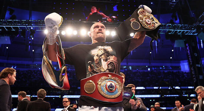 Усик выиграл главную награду года. Ради этого украинцу пришлось идти в суд