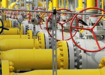 Цена газа в Европе упала ниже 1200 долларов