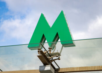 Як українці співали у столичній підземці під час ракетного обстрілу