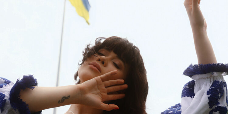 Допомога ЗСУ: співачка Lida Lee анонсувала благодійну місію у свій день народження |