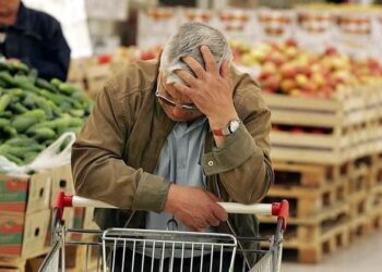 В Україні сповільнилася інфляція, при цьому тарифи зростають, а продукти дешевшають